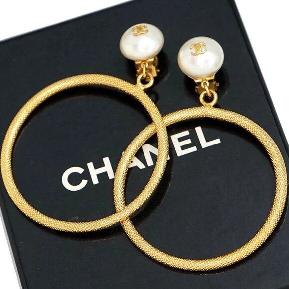 CHANEL CC Logos Pearl Hoop Dangle Clip-On Earrings Gold Tone 96A Auth w/Box - Picture 1 of 6
